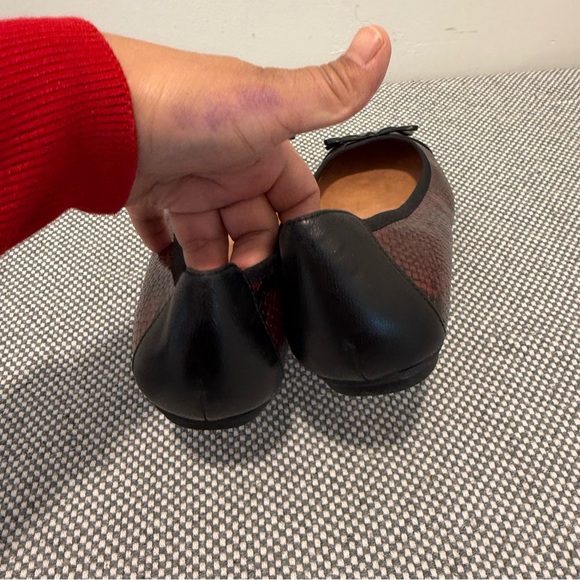 Vionic Wine Snake-Embossed Minna Leather Flat size 9/5 - Picture 4 of 9